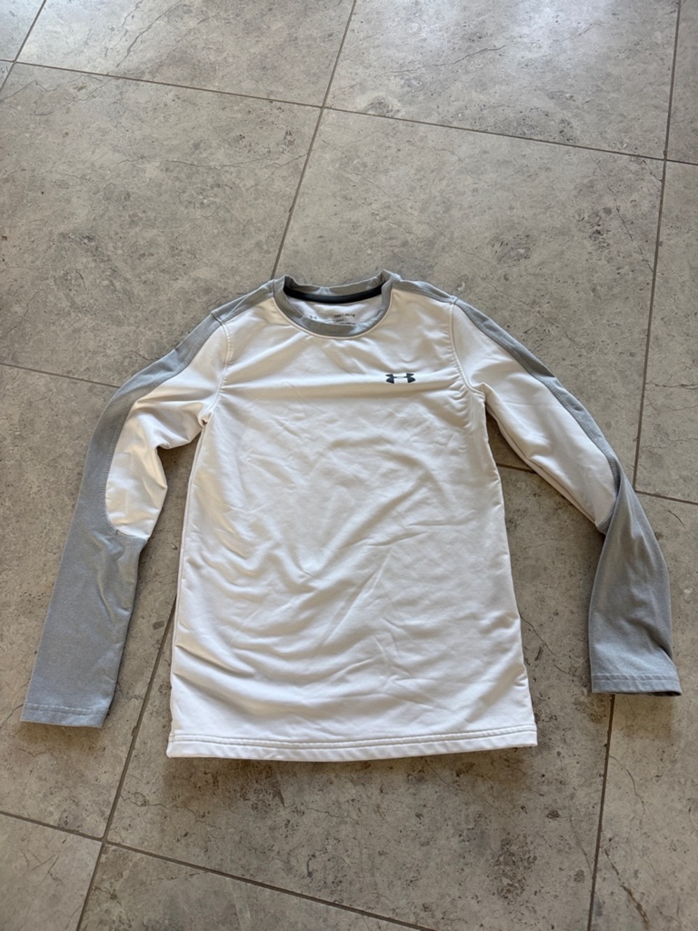 Under Armour Boy’s Coldgear White Long Sleeve Fleece Performance Shirt